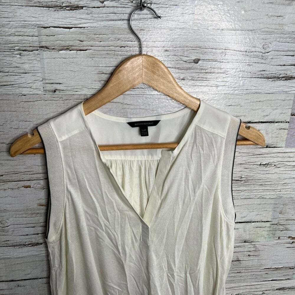 Banana republic cream ivory blouse sleeveless size small top - Picture 3 of 7